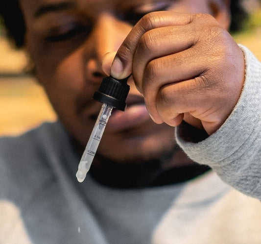 How To Tell The Difference Between CBD Tinctures & Oils - Erth Wellness